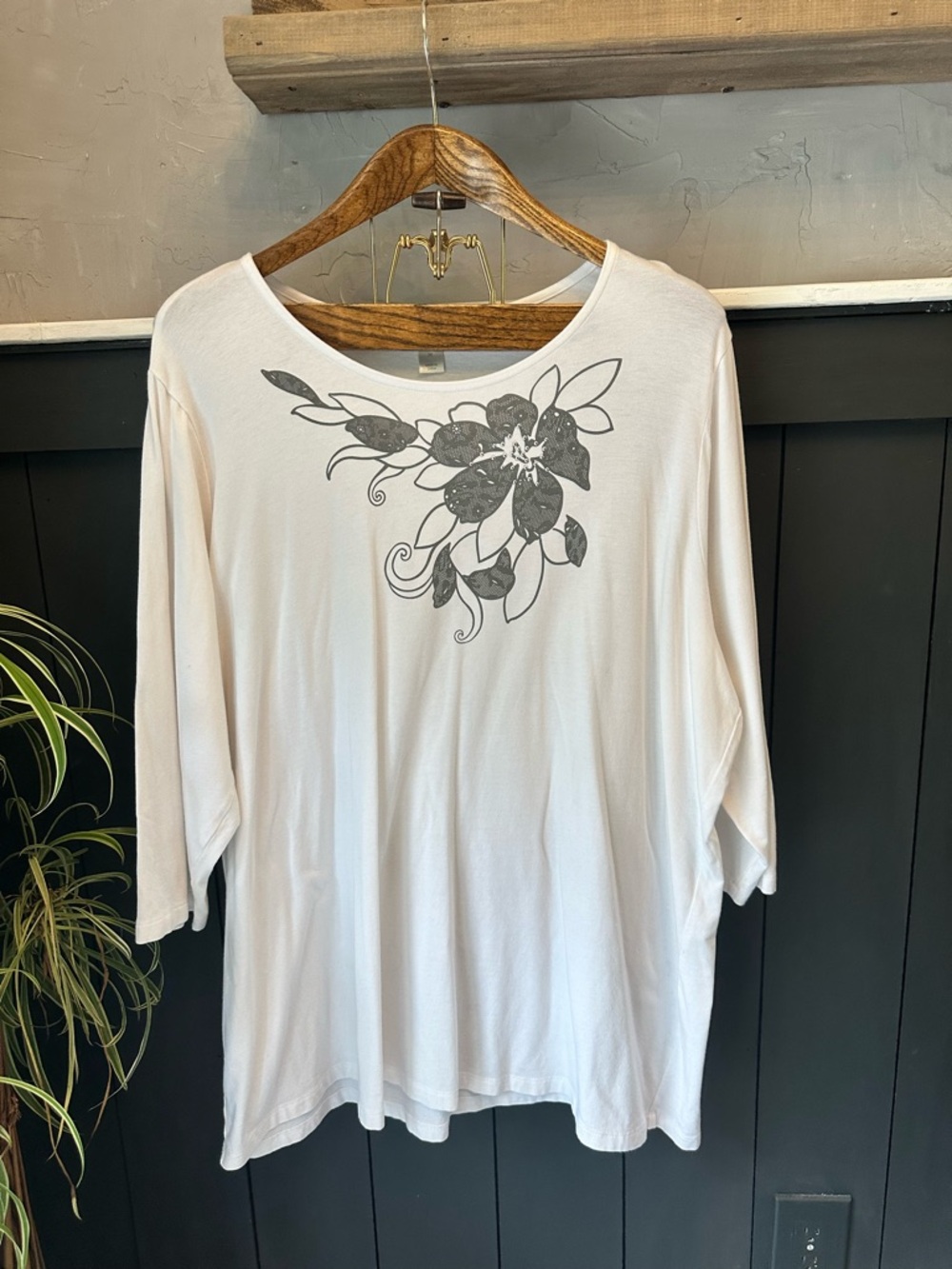 CJ Banks Women’s White Floral Graphic Scoop Neck Top size 3X